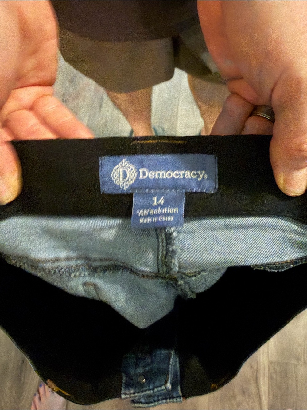 Democracy Absolution Denim Shorts Women’s Size 14 Dark Wash Stretch Mid Rise - Picture 6 of 8